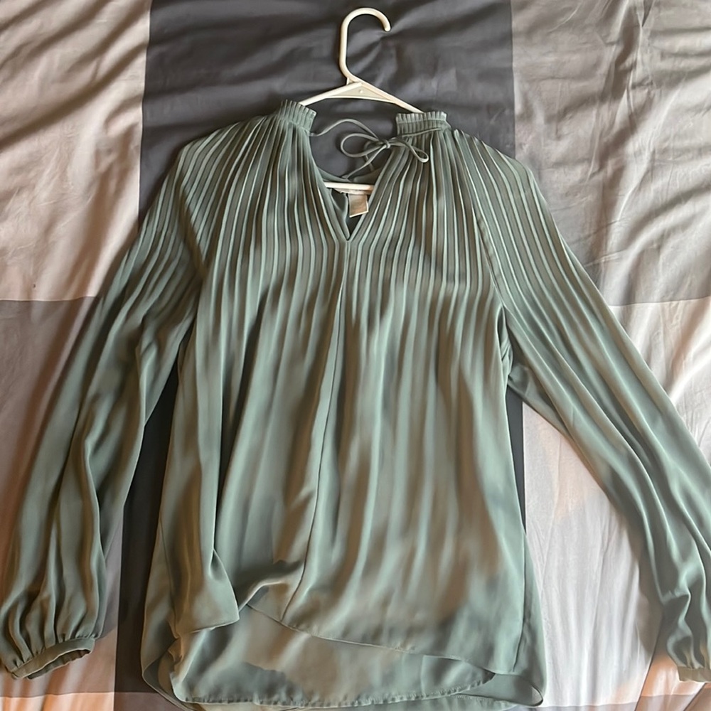Teal/ green blouse that ties up at the neck